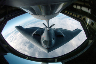 Illustration for article titled El sistema de repostaje del bombardero B-2 desaparece casi mágicamente